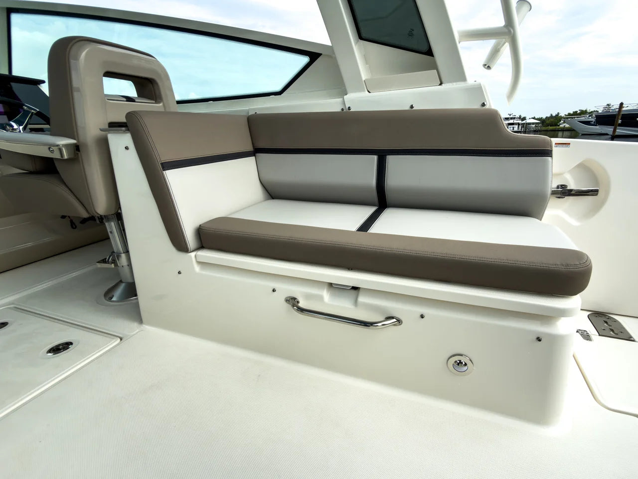 2027 Boston Whaler 330 Vantage 33.0 feet, Fort Myers, FL #9