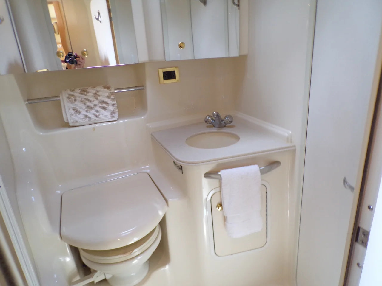 2000 Sea Ray 410 EXPRESS 45.0 feet, Naples, FL #55