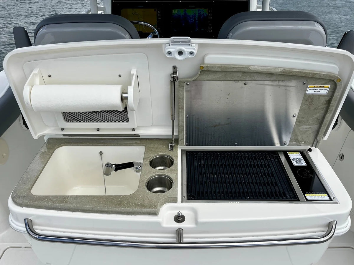 2023 Boston Whaler 330 OUTRAGE 33.0 feet, Venice, Florida #43