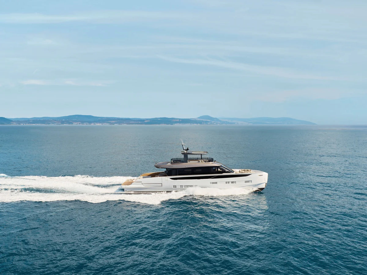 2027 Azimut Seadeck 9 84.0 feet, Inuvik, Northwest Territories #3
