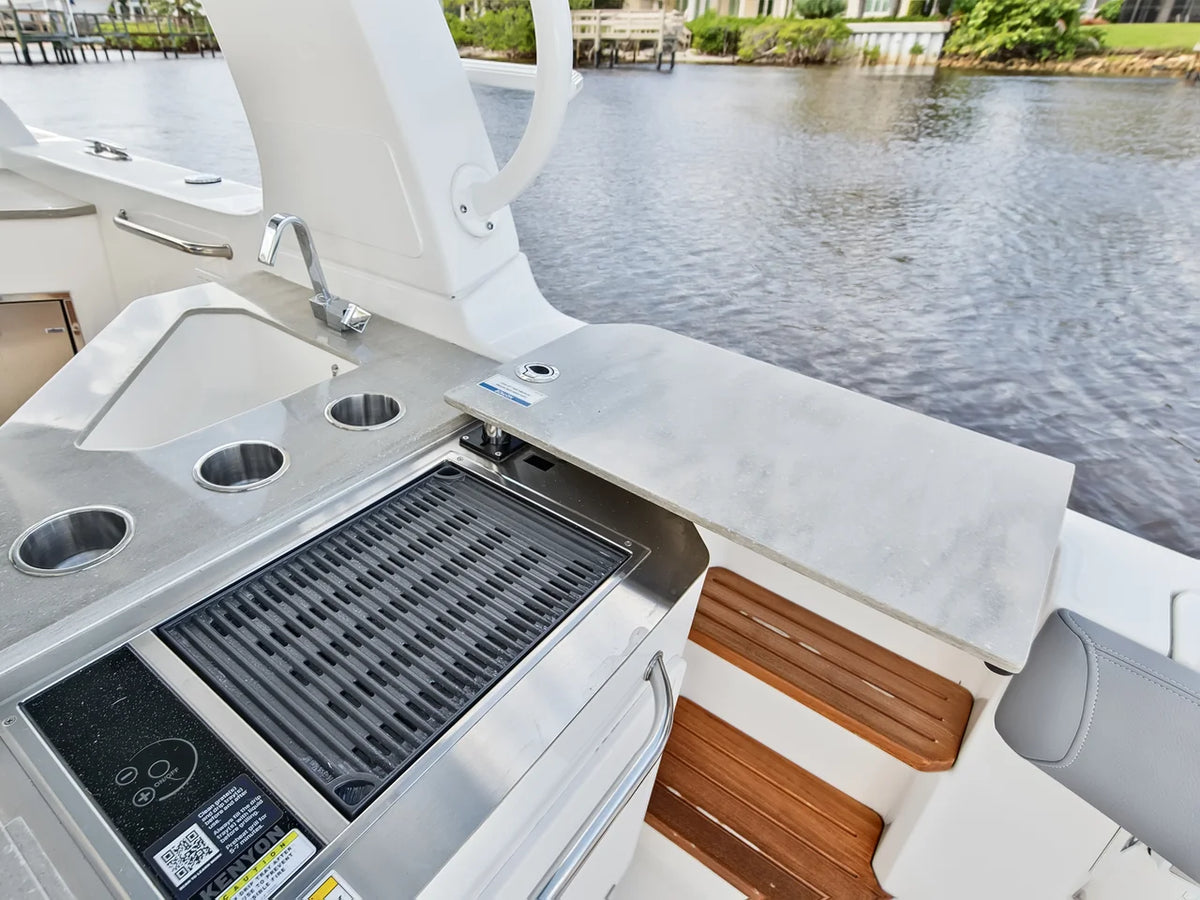 2025 Boston Whaler 350 REALM 35.0 feet, Stuart, Florida #43