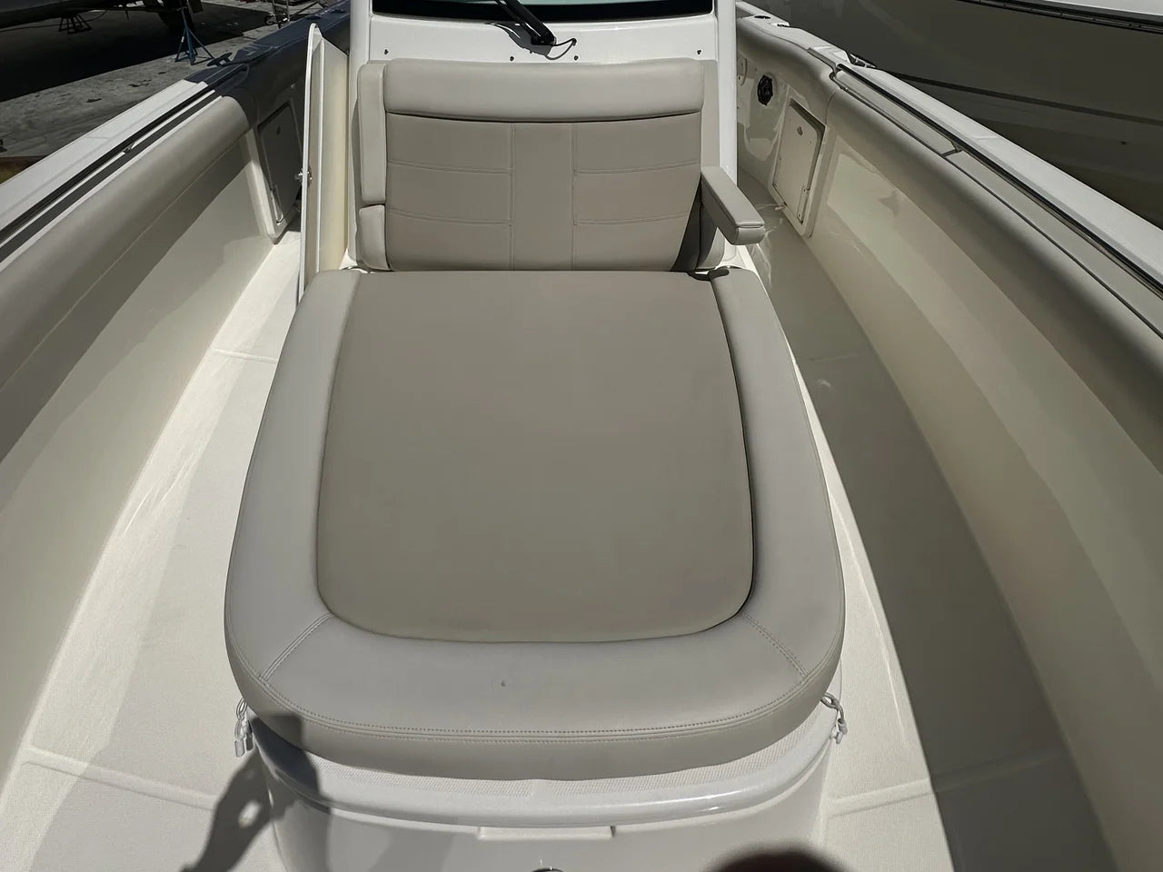 2023 Boston Whaler 33 OUTRAGE 33.0 feet, Pompano Beach, Florida #12