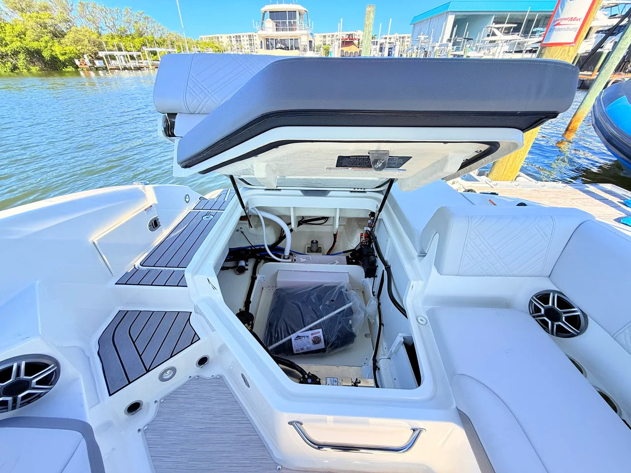 2027 Sea Ray SDX 270 Outboard 27.0 feet, St Petersburg, FL #32