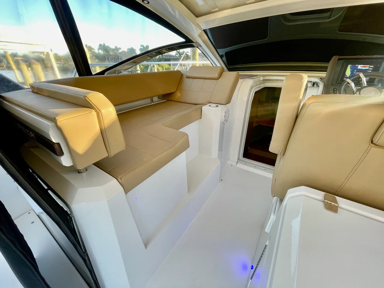 2016 Cruisers Yachts 390 EXPRESS COUPE 39.0 feet, Stuart, FL #14