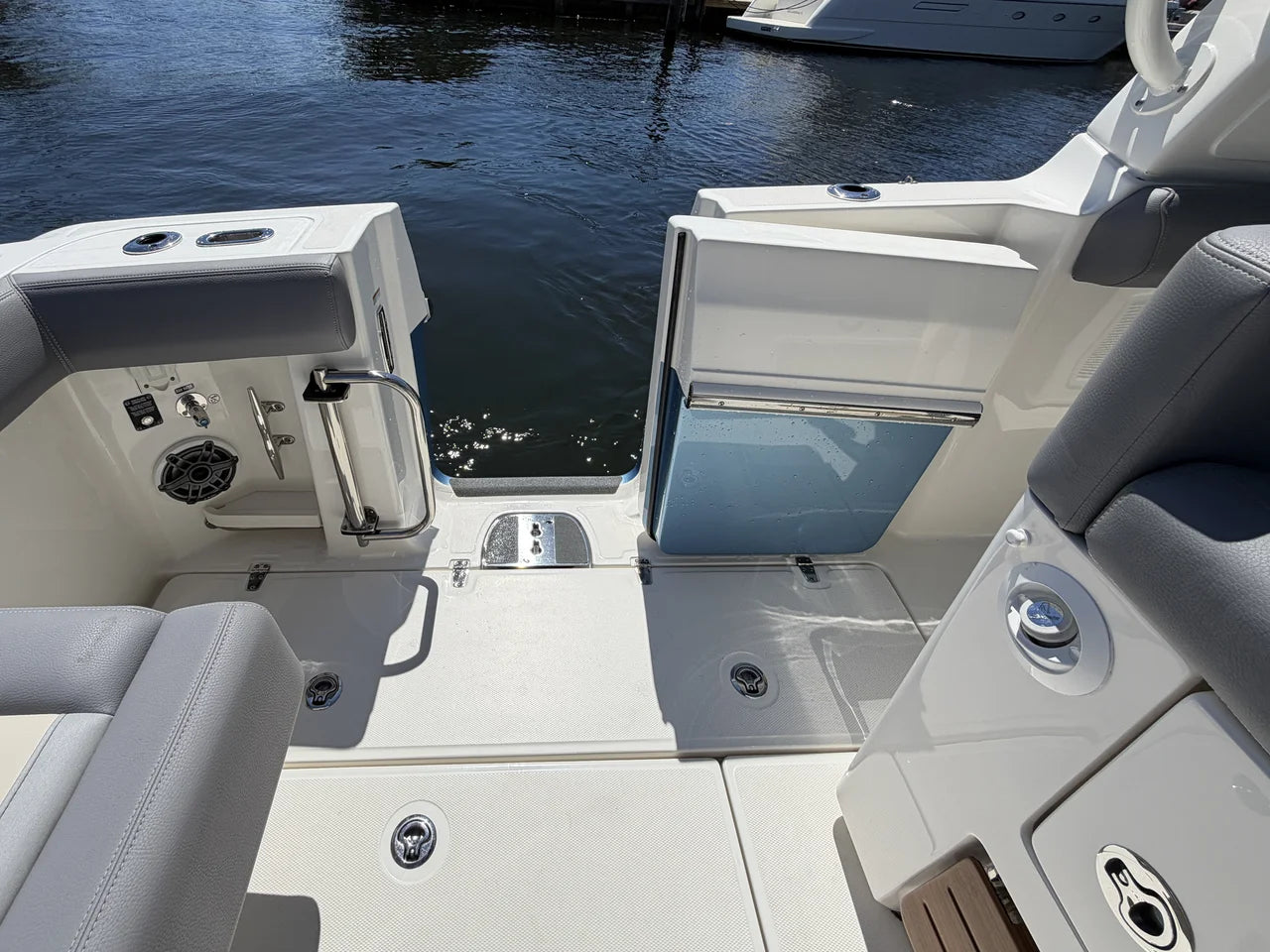 2024 Boston Whaler 350 REALM 35.0 feet, Pompano Beach, Florida #33