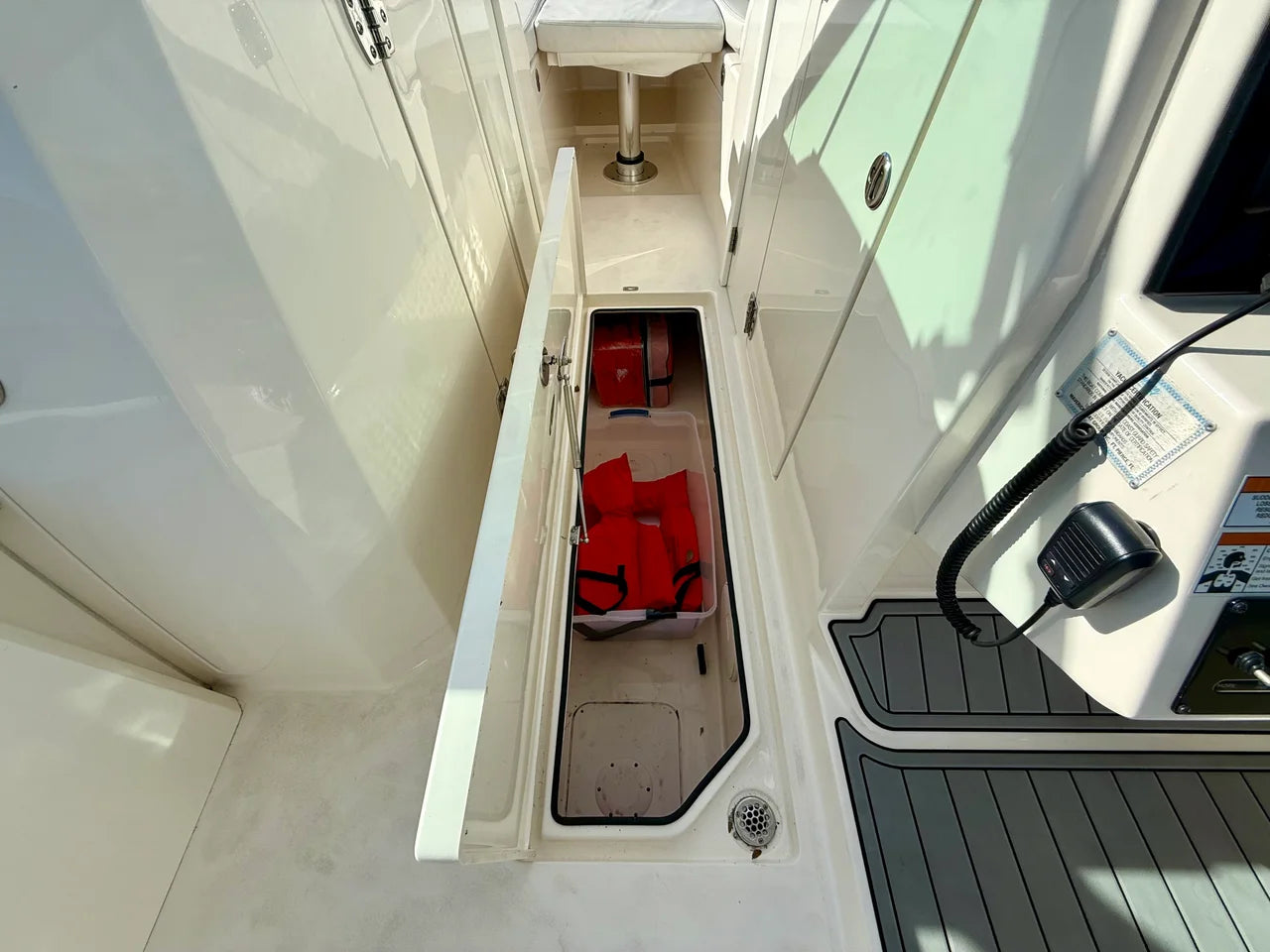 2022 Cobia 330 DUAL CONSOLE 33.0 feet, Fort Myers, Florida #38