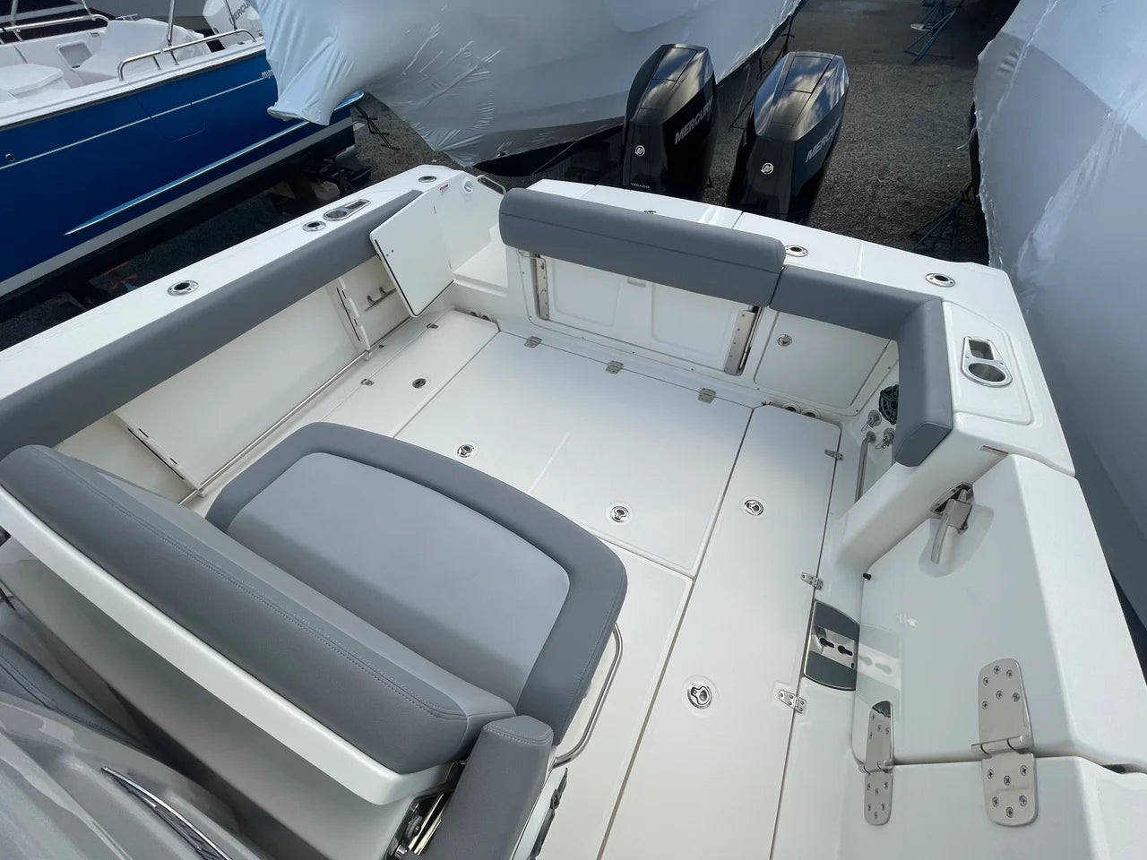 2025 Boston Whaler 330 OUTRAGE 33.0 feet, Quincy, MA #17