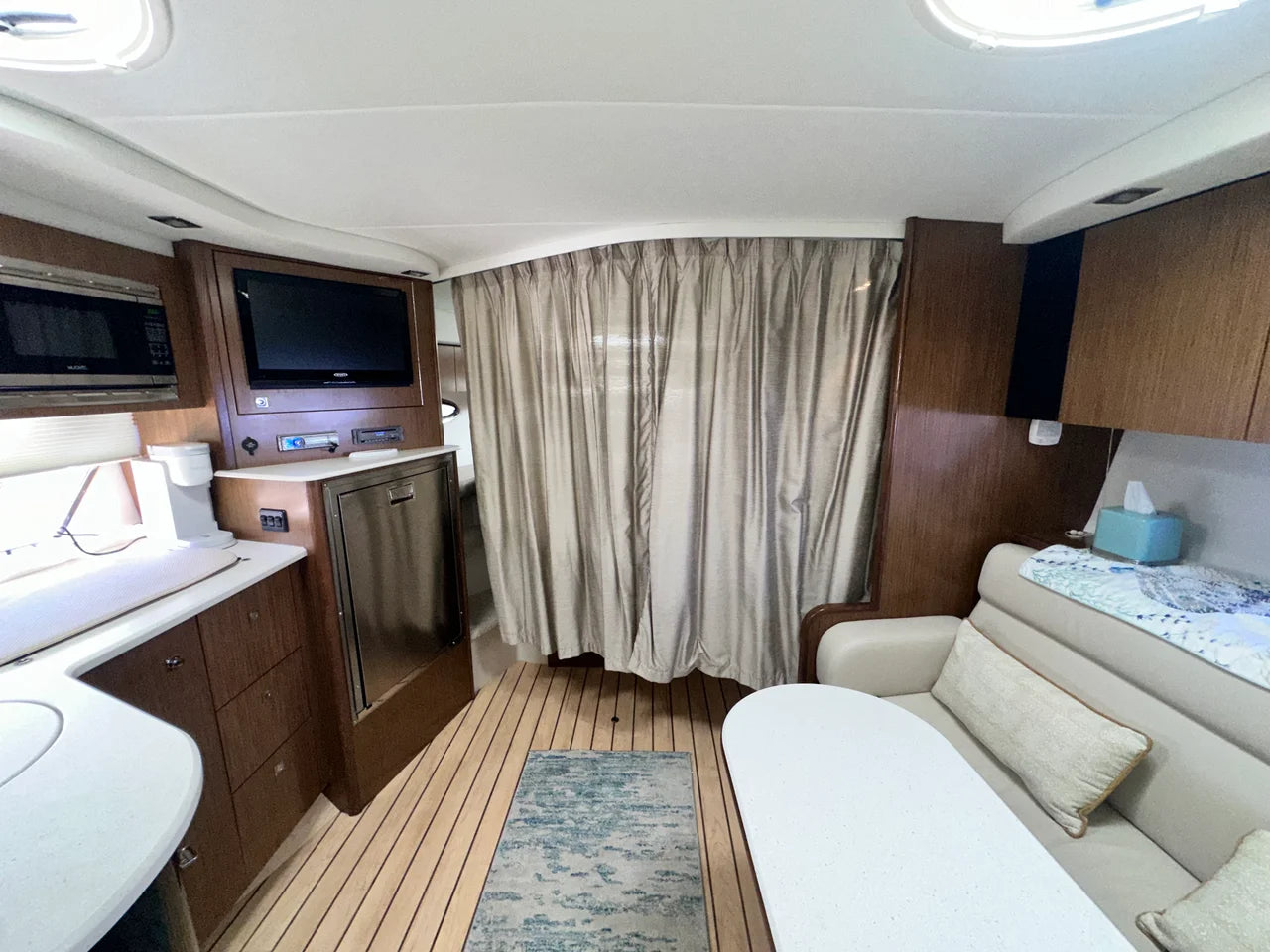 2014 Cruisers Yachts 380 EXPRESS 38.0 feet, Danvers, Massachusetts #35
