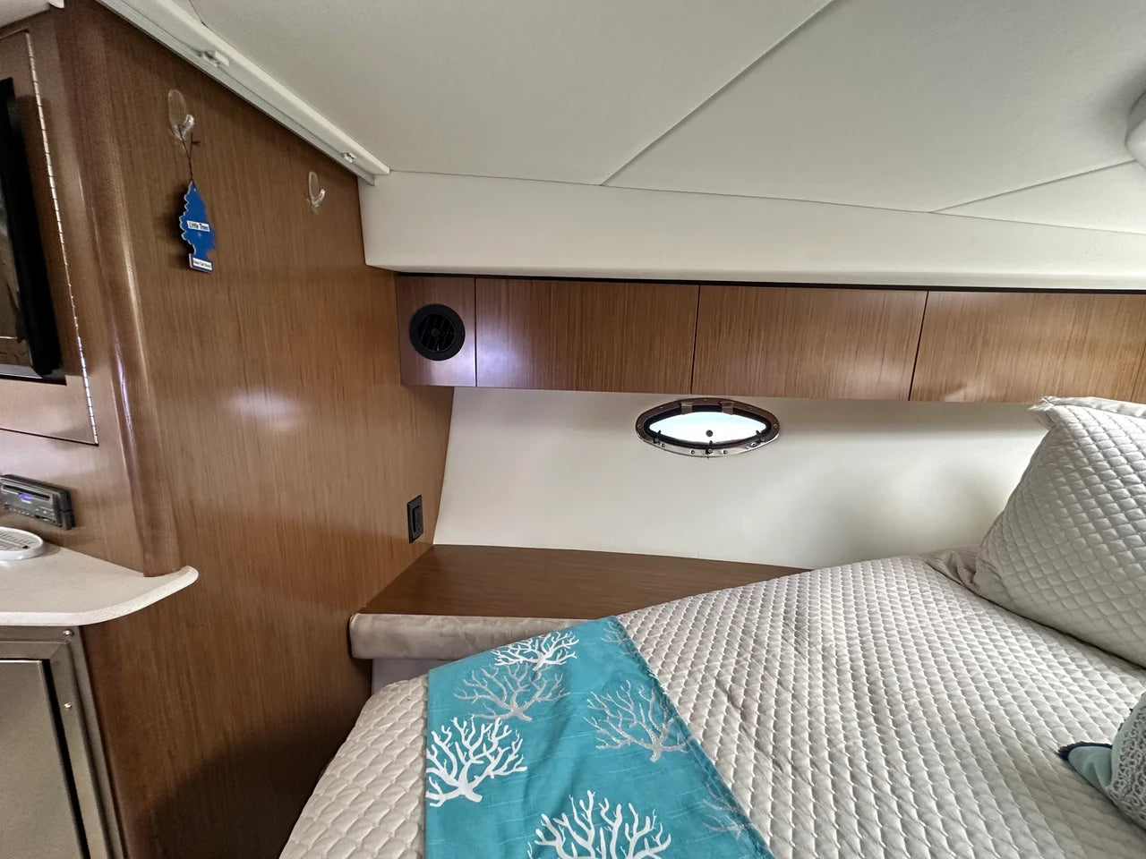 2014 Cruisers Yachts 380 EXPRESS 38.0 feet, Danvers, Massachusetts #25