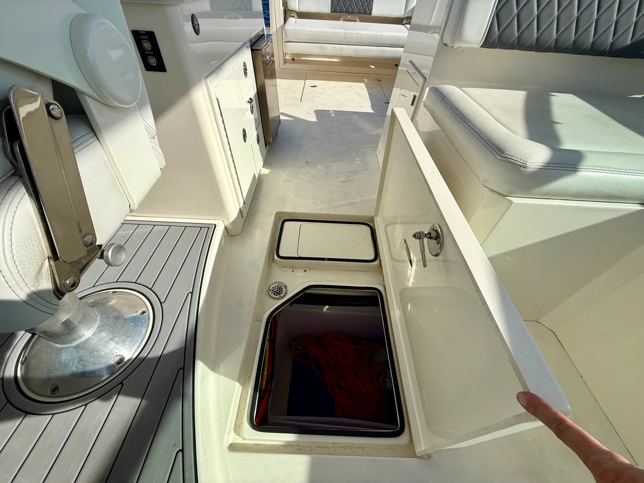 2022 Cobia 330 DUAL CONSOLE 33.0 feet, Fort Myers, Florida #37