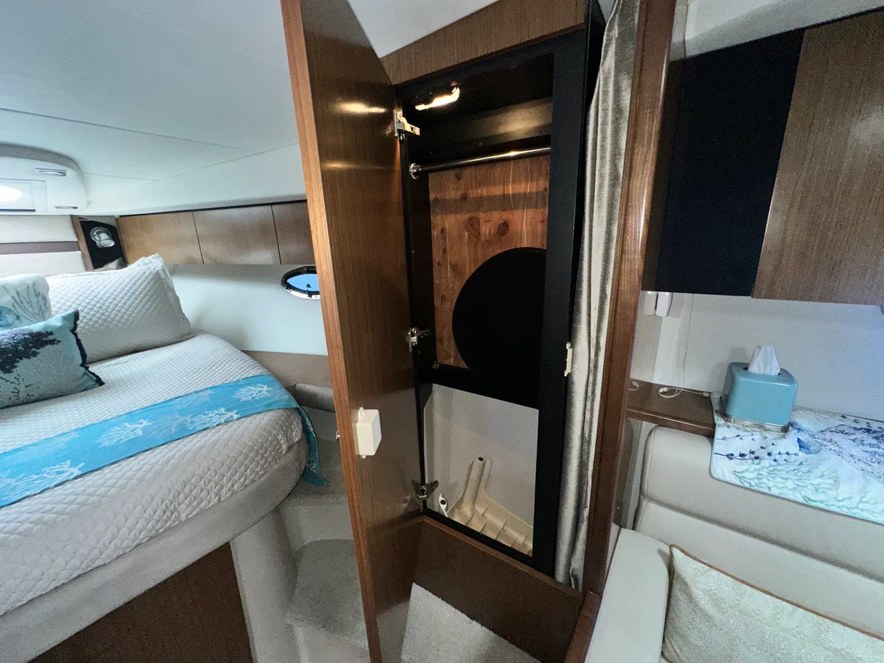 2014 Cruisers Yachts 380 EXPRESS 38.0 feet, Danvers, Massachusetts #34