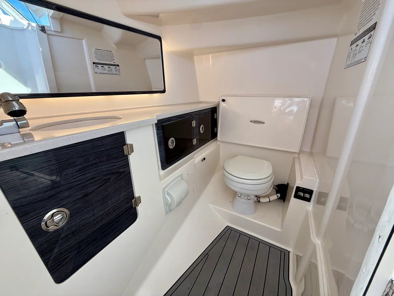 2022 Cobia 330 DUAL CONSOLE 33.0 feet, Fort Myers, Florida #39