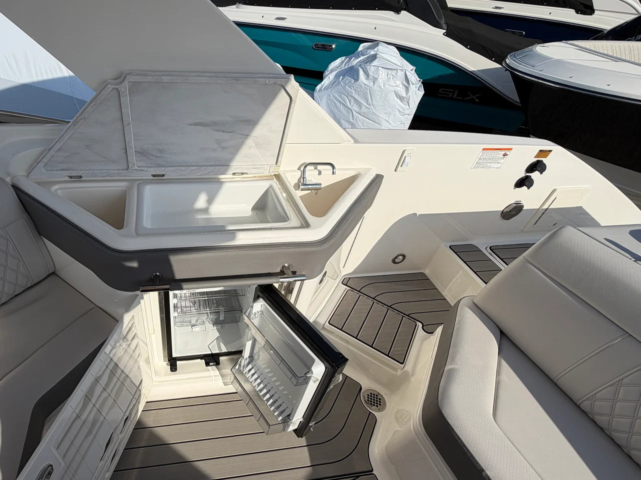 2026 Sea Ray SLX 310 Outboard 31.0 feet, Grasonville, Maryland #15