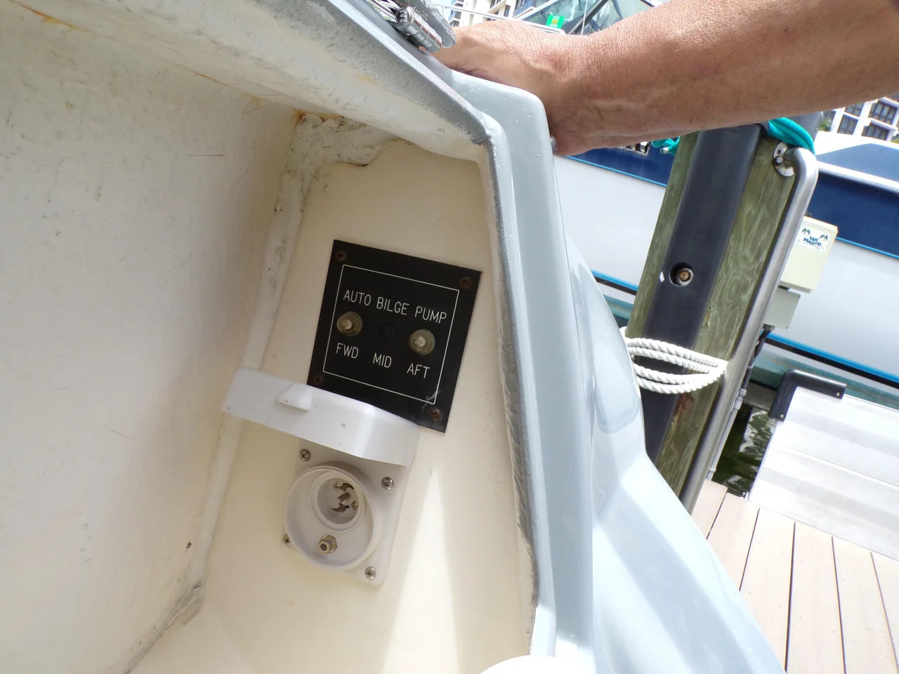 2005 Cruisers Yachts 370 EXPRESS 37.0 feet, Naples, FL #61