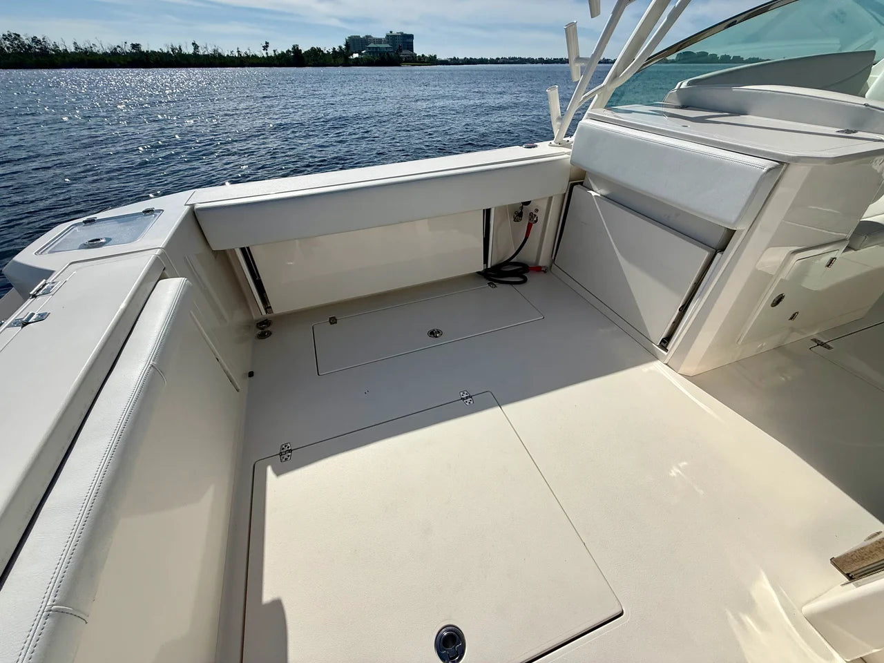 2022 Cobia 330 DUAL CONSOLE 33.0 feet, Fort Myers, Florida #25