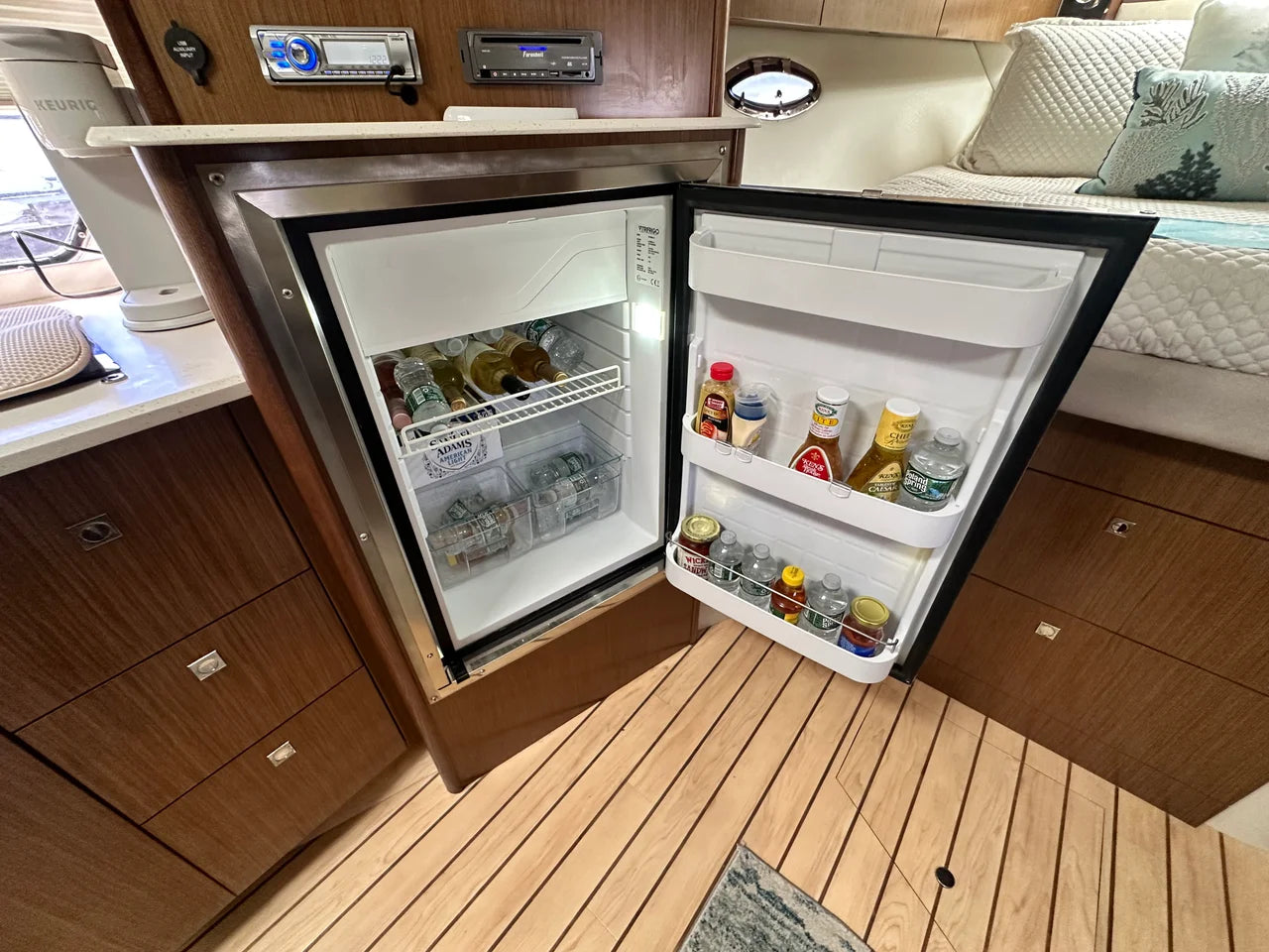 2014 Cruisers Yachts 380 EXPRESS 38.0 feet, Danvers, Massachusetts #28