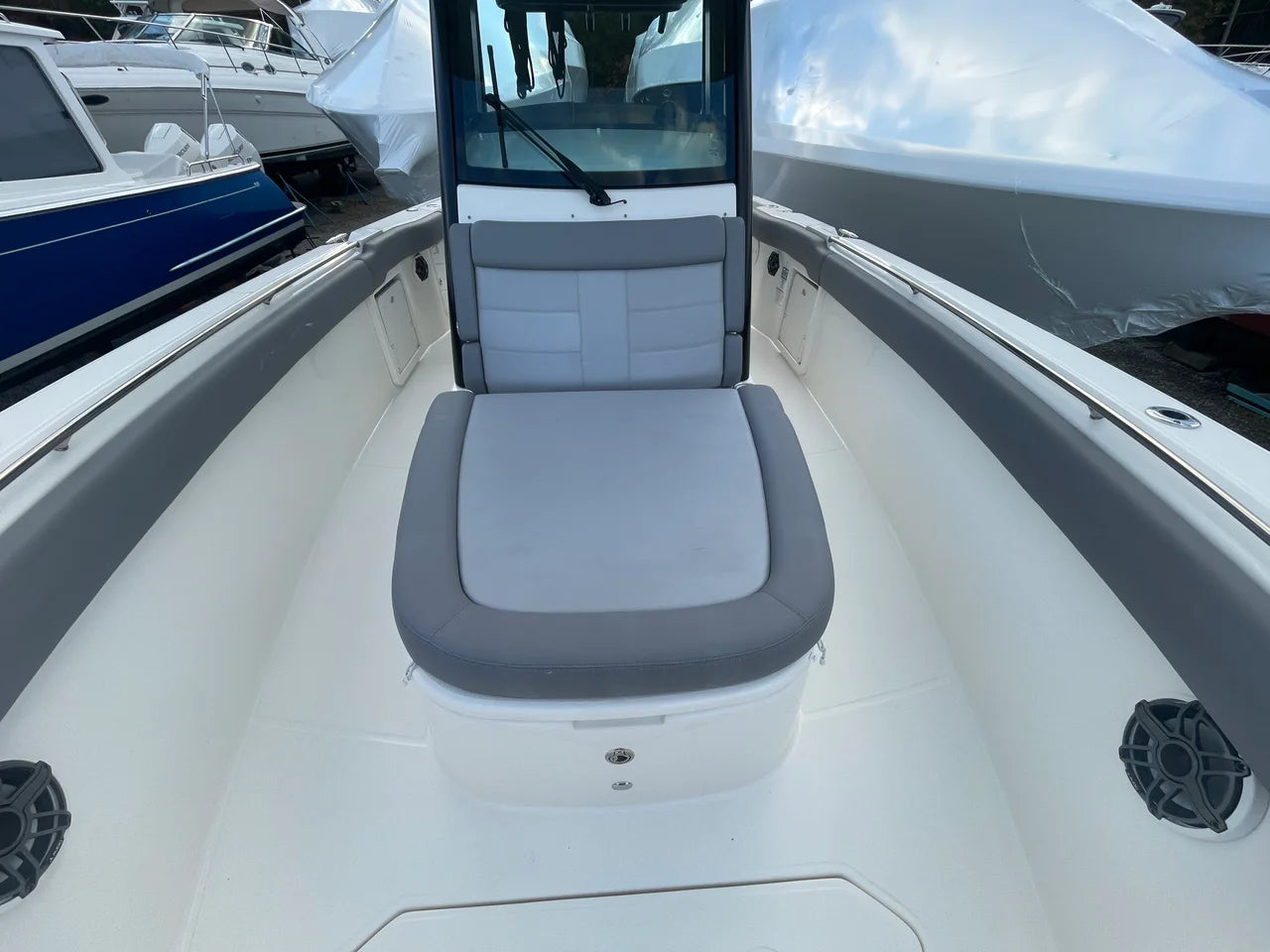 2025 Boston Whaler 330 OUTRAGE 33.0 feet, Quincy, MA #28