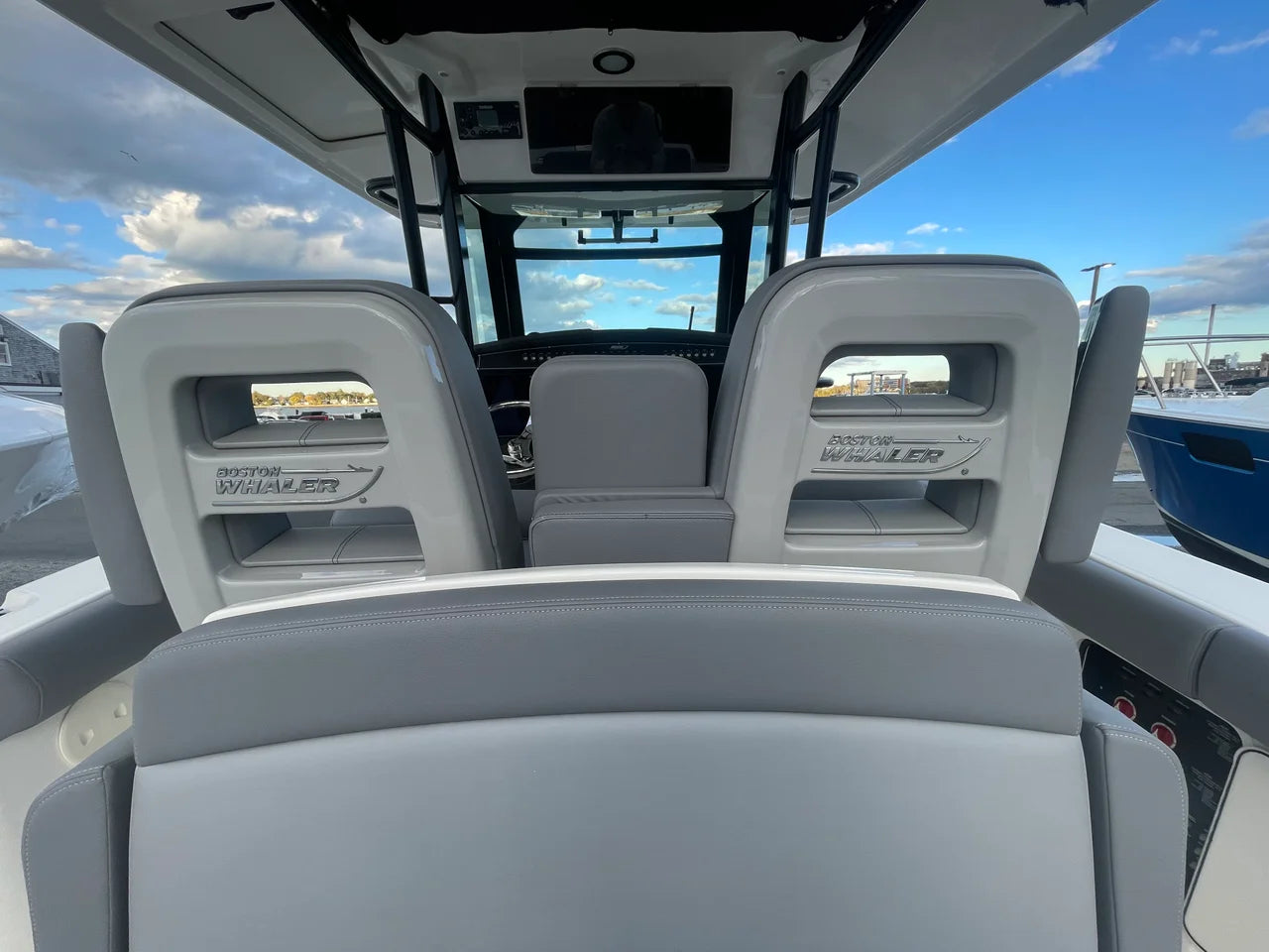 2025 Boston Whaler 330 OUTRAGE 33.0 feet, Quincy, MA #14