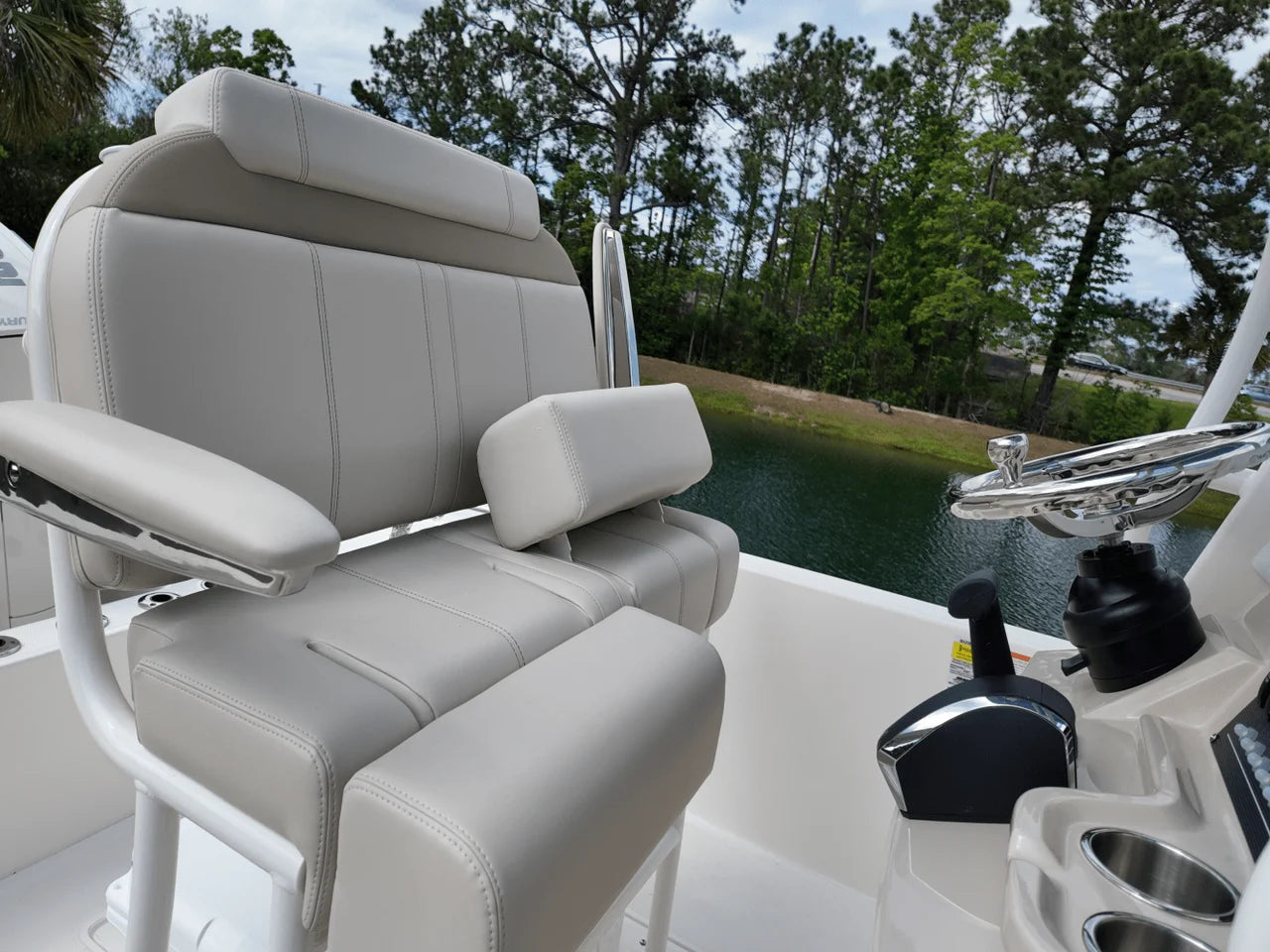 2025 Boston Whaler 220 Dauntless 22.0 feet, Charleston, SC #16