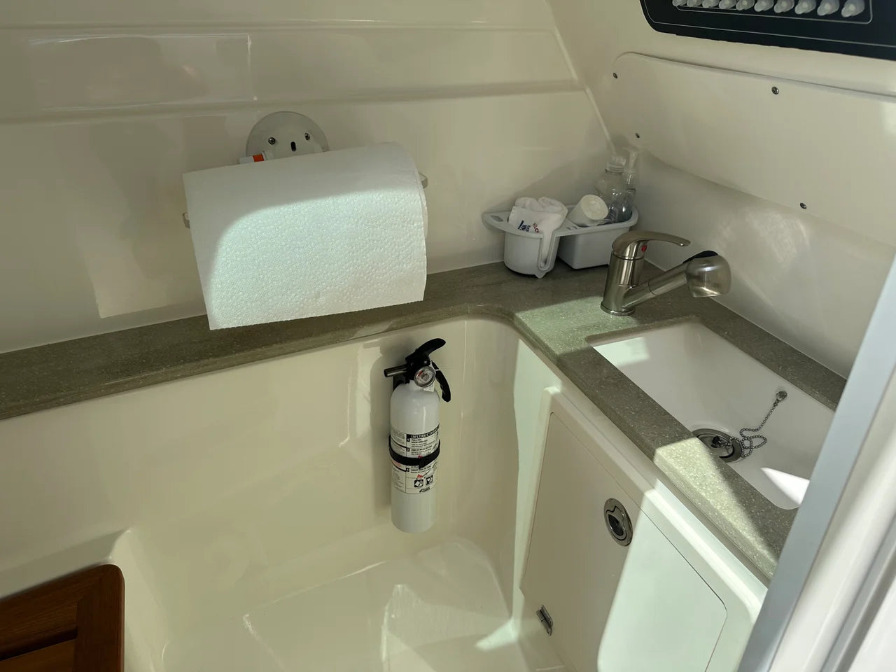 2023 Boston Whaler 320 VANTAGE 32.0 feet, Fort Myers, Florida #37