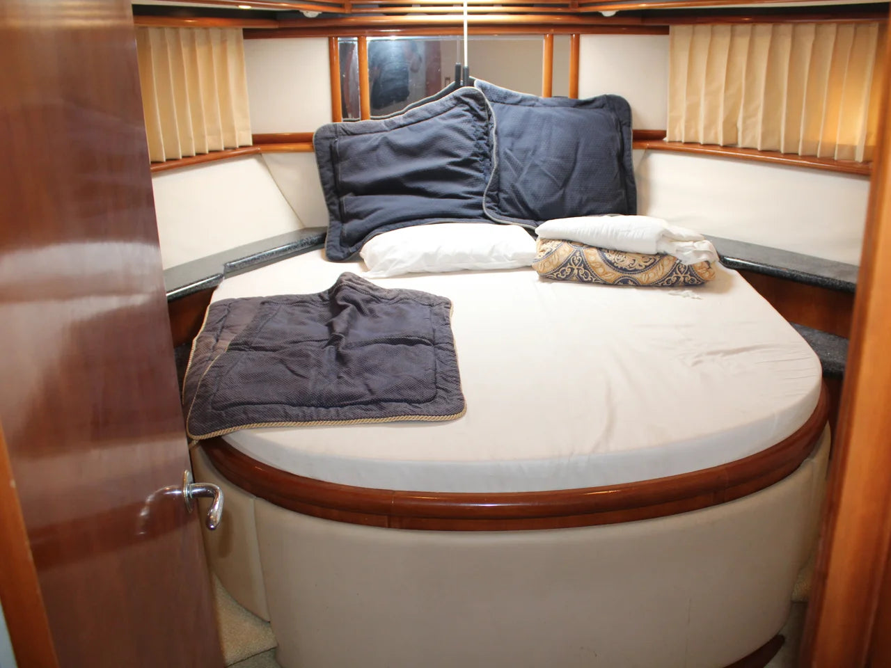 2000 Carver Yachts 450 VOYAGER PILOTHOUSE 45.0 feet, Wrightsville Beach, North Carolina #27