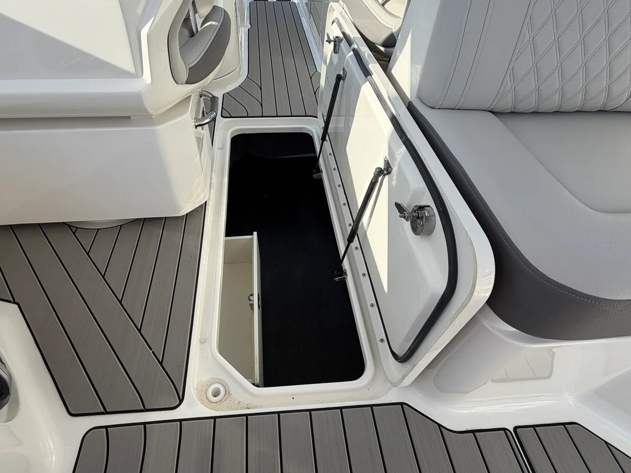 2026 Sea Ray SLX 310 Outboard 31.0 feet, Grasonville, Maryland #24