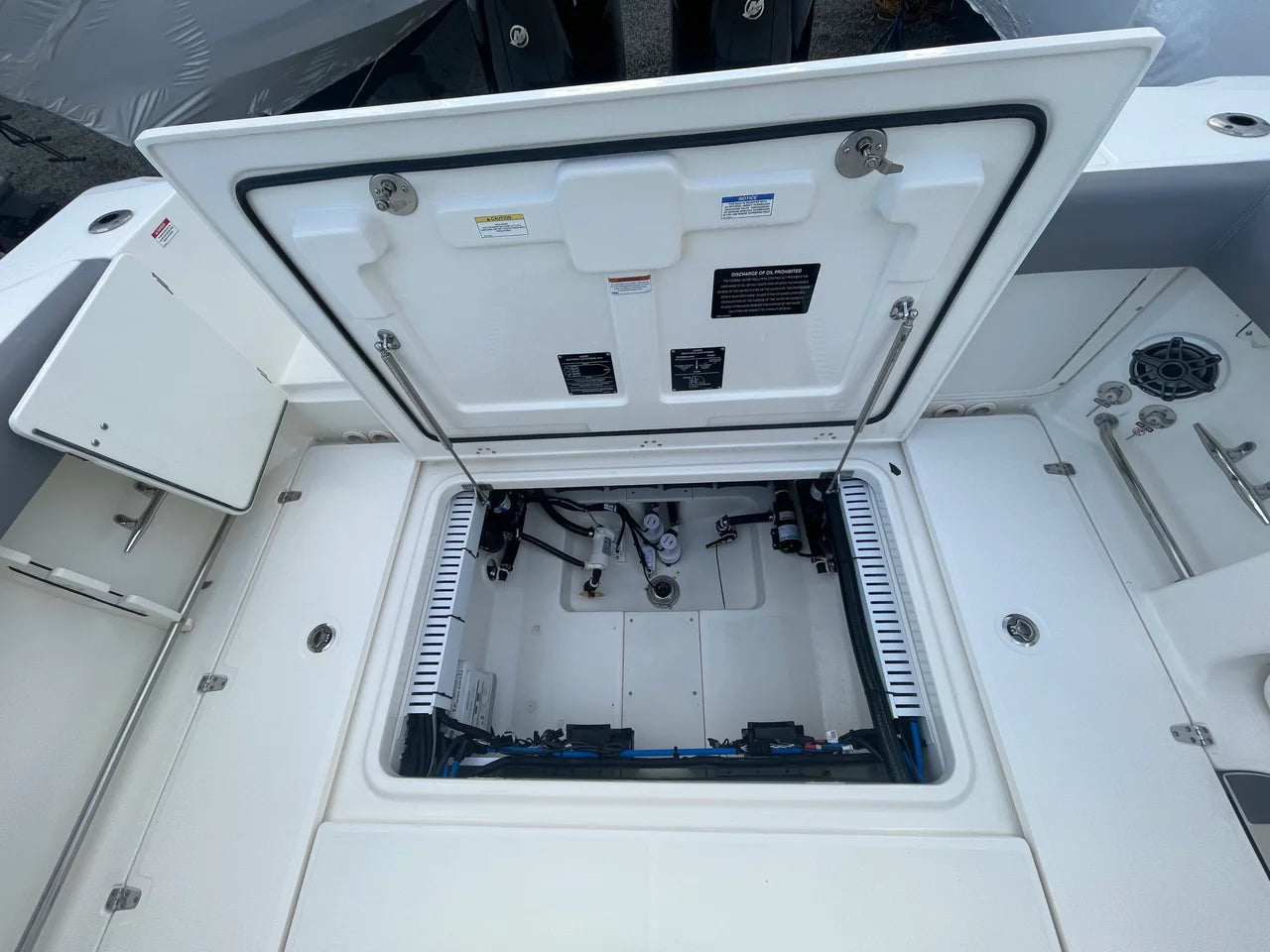 2025 Boston Whaler 330 OUTRAGE 33.0 feet, Quincy, MA #11