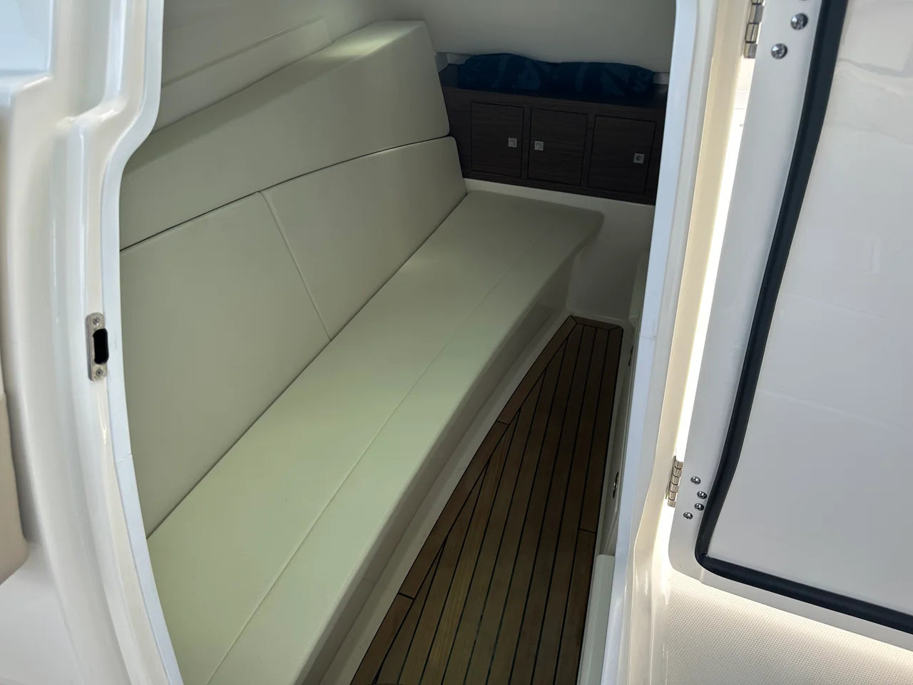 2023 Boston Whaler 320 VANTAGE 32.0 feet, Fort Myers, Florida #33
