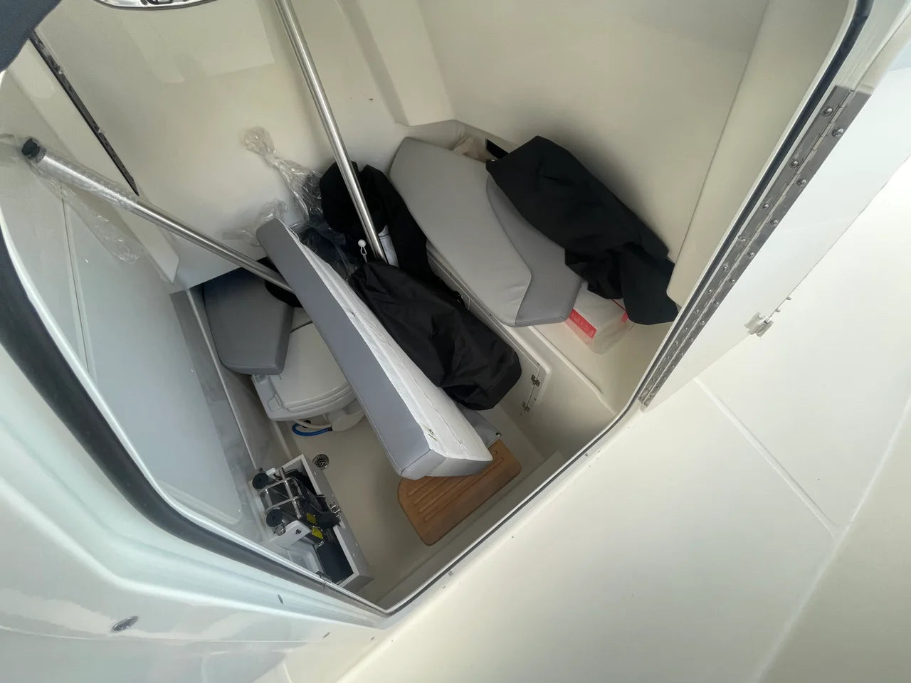 2025 Boston Whaler 330 OUTRAGE 33.0 feet, Quincy, MA #26