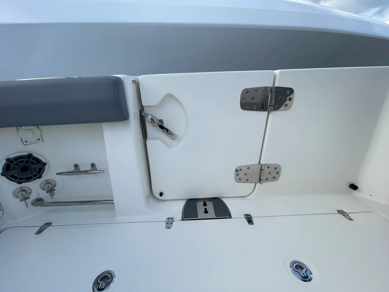 2025 Boston Whaler 330 OUTRAGE 33.0 feet, Quincy, MA #12