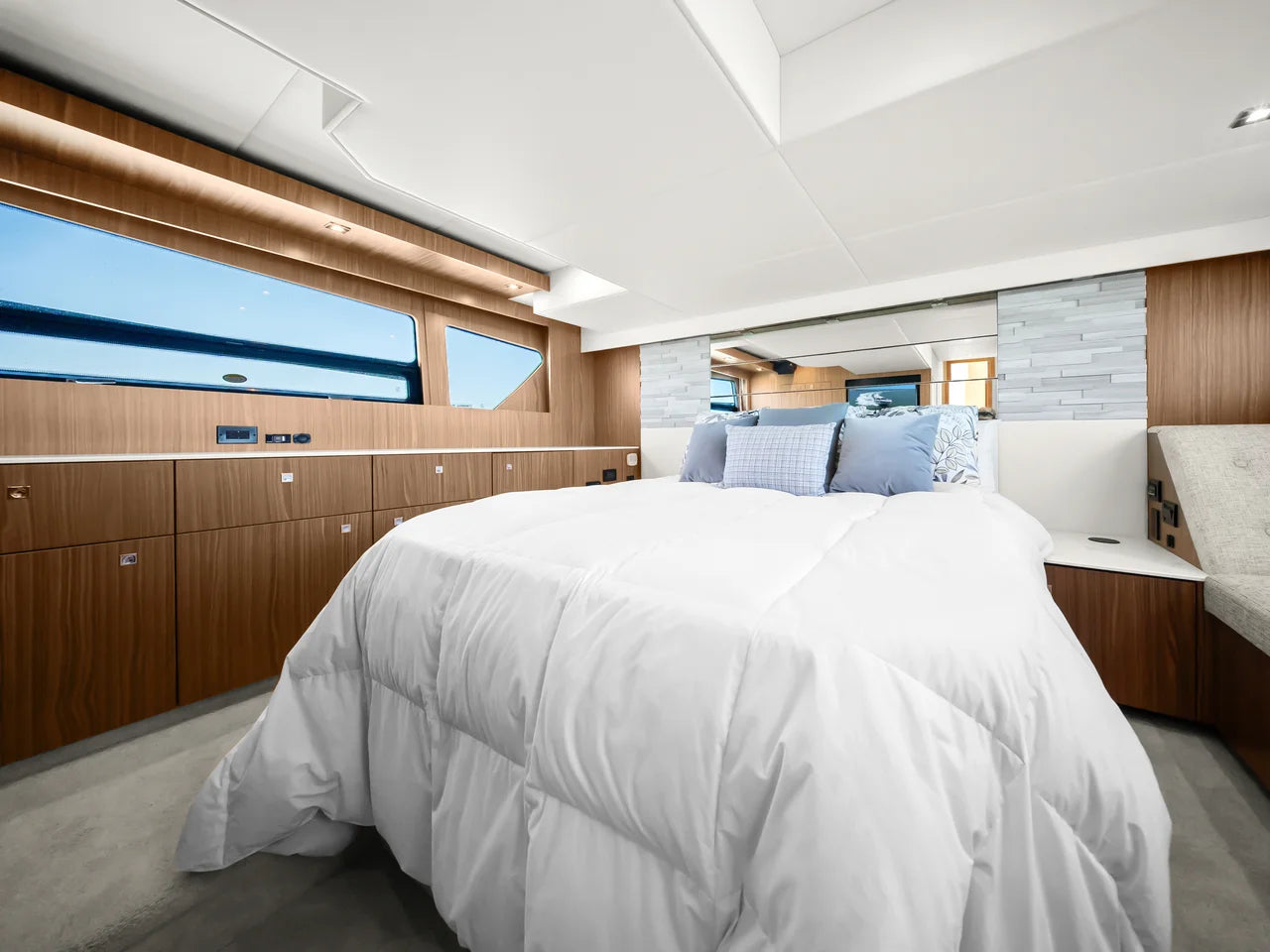 2025 Cruisers Yachts 50 Cantius 50.0 feet, St. Petersburg, Florida #77