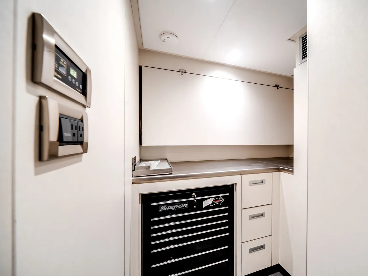 2025 Ocean Alexander 27R 88.0 feet, Fort Lauderdale, FL #107