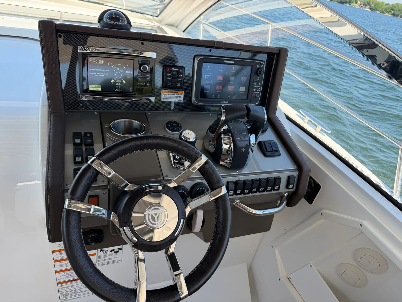 2015 Cruisers Yachts 390 EXPRESS COUPE 39.0 feet, Excelsior, Minnesota #49