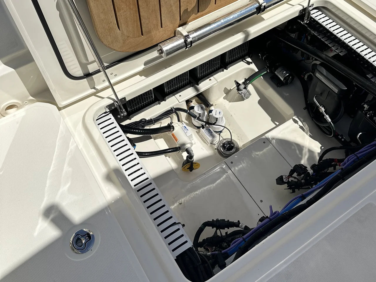 2023 Boston Whaler 33 OUTRAGE 33.0 feet, Pompano Beach, Florida #15