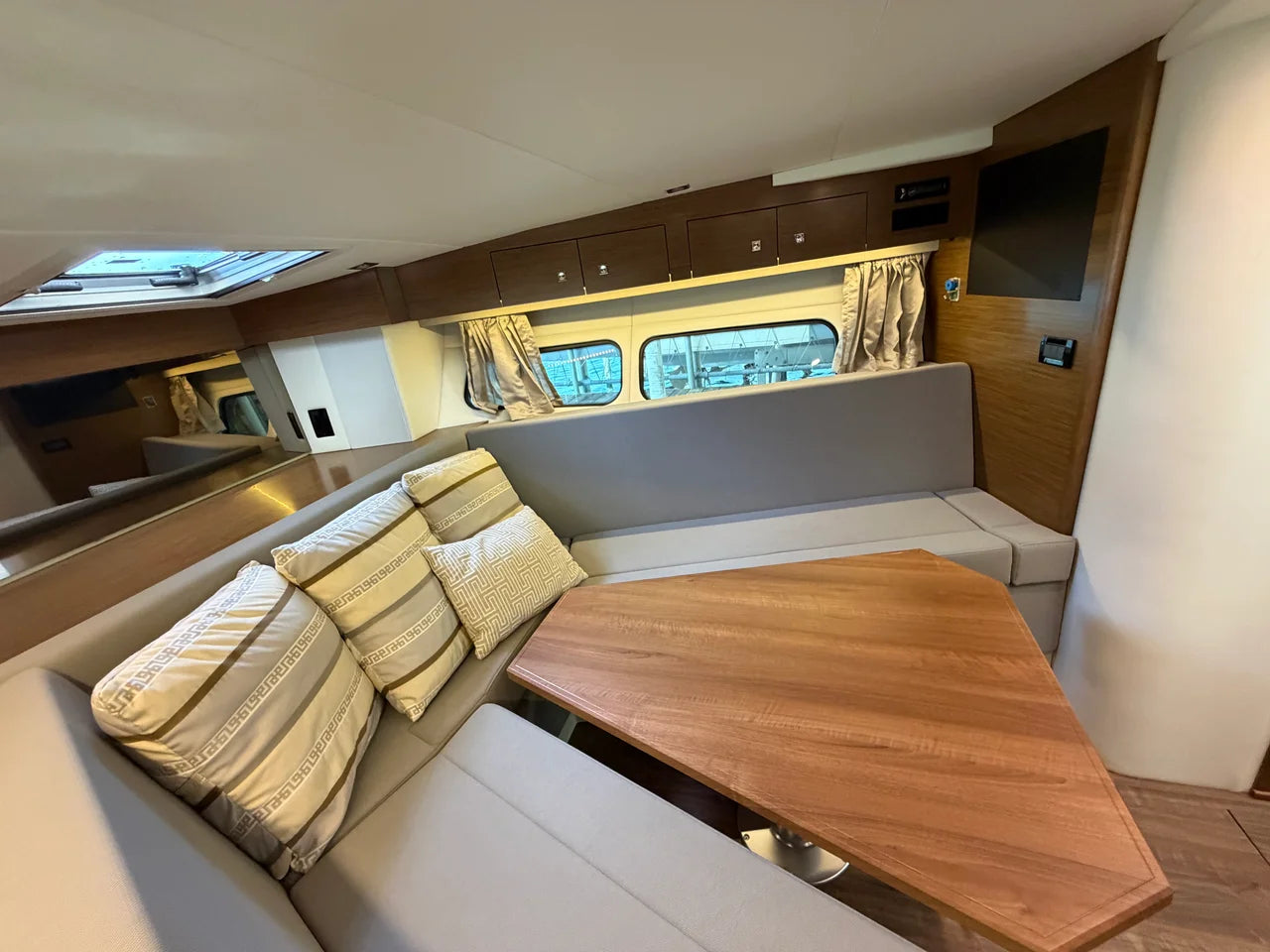 2015 Cruisers Yachts 390 EXPRESS COUPE 39.0 feet, Excelsior, Minnesota #20