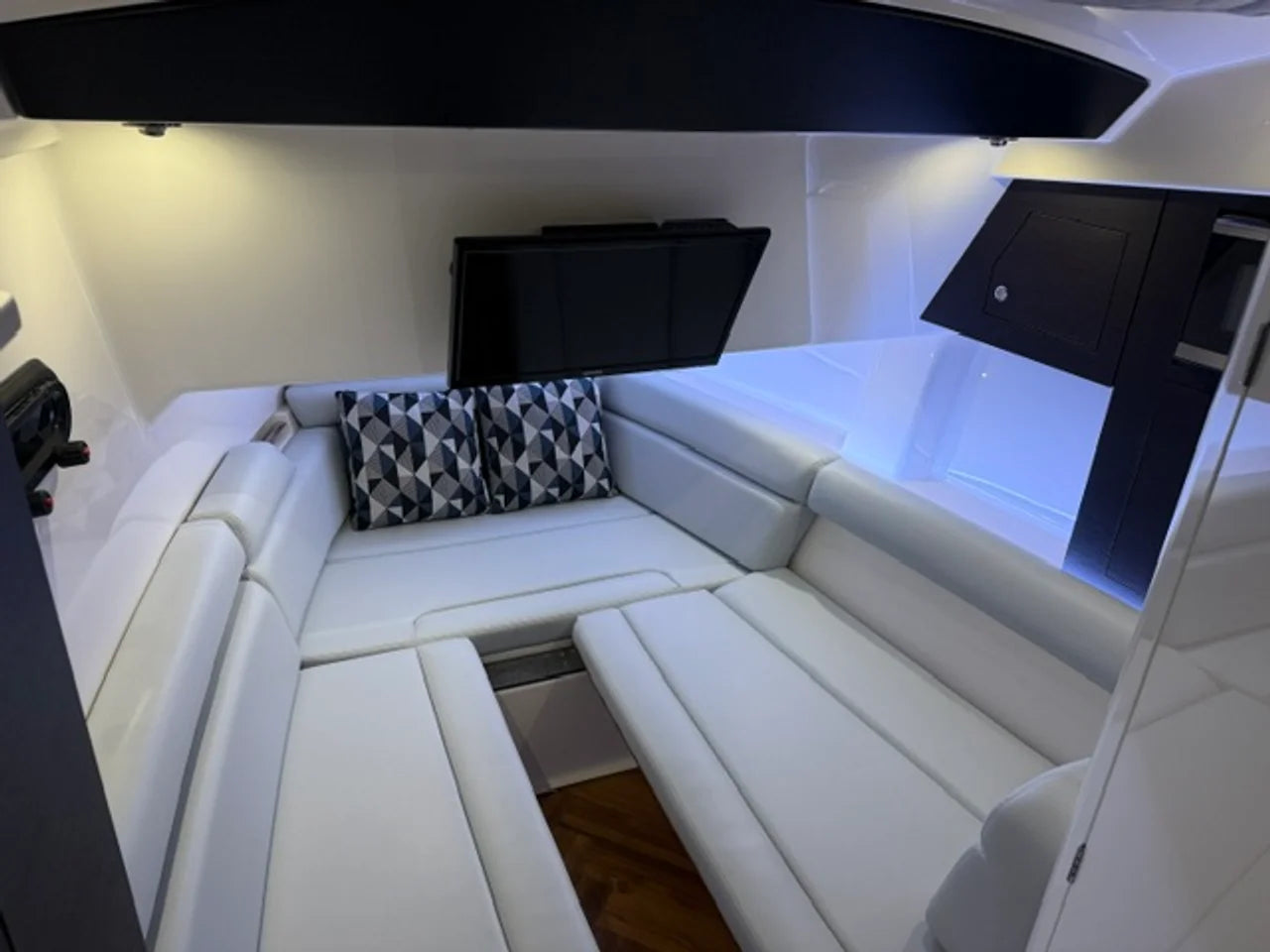 2025 Boston Whaler 350 REALM 35.0 feet, Fort Myers, FL #41