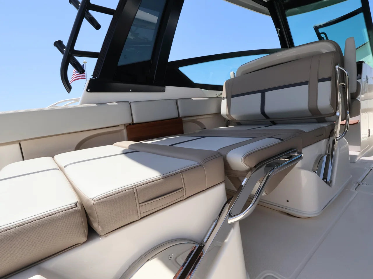 2026 Boston Whaler 330 Vantage 33.0 feet, Naples, Florida #18