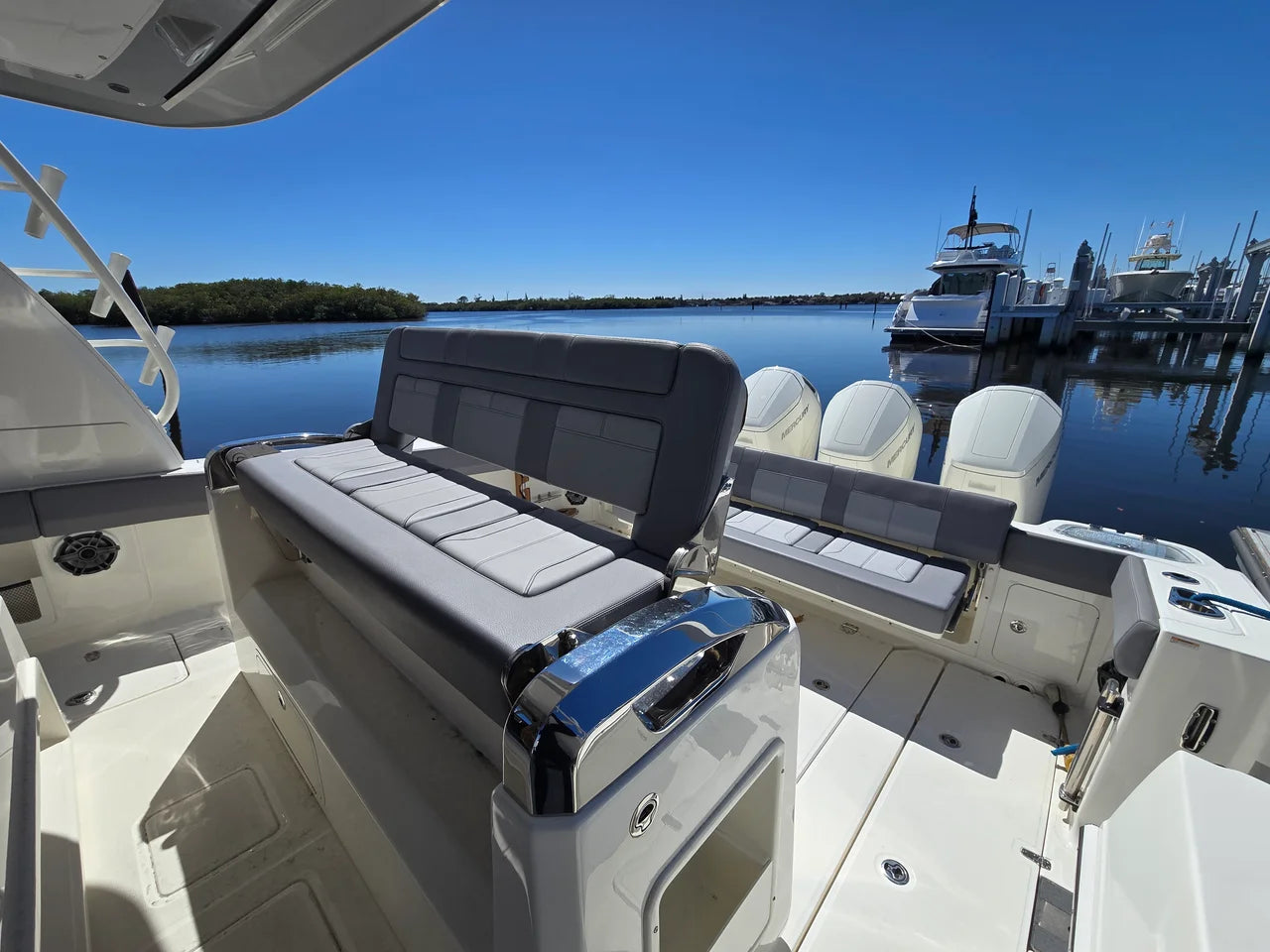 2023 Boston Whaler 420 OUTRAGE 42.0 feet, Stuart, Florida #9