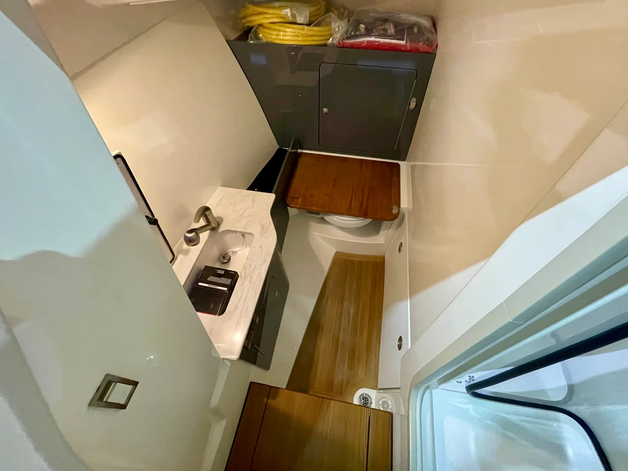 2026 Boston Whaler 330 Vantage 33.0 feet, Danvers, Massachusetts #17