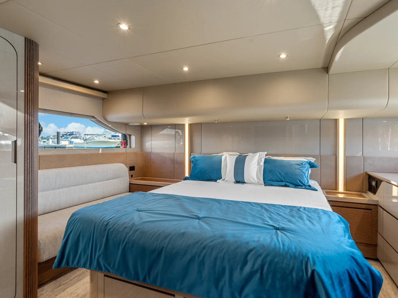 2027 Cruisers Yachts 50 FLY 50.0 feet, Quincy, MA #35