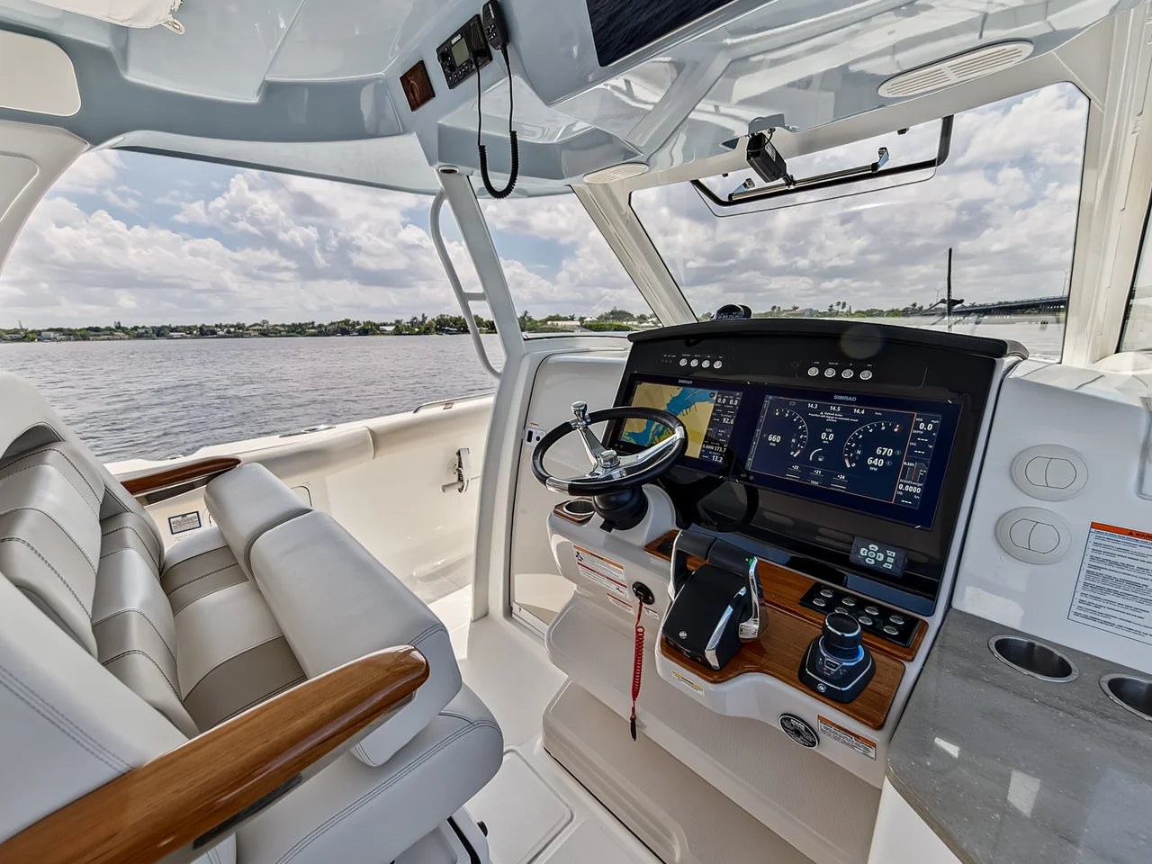 2025 Boston Whaler 350 REALM 35.0 feet, Stuart, Florida #75