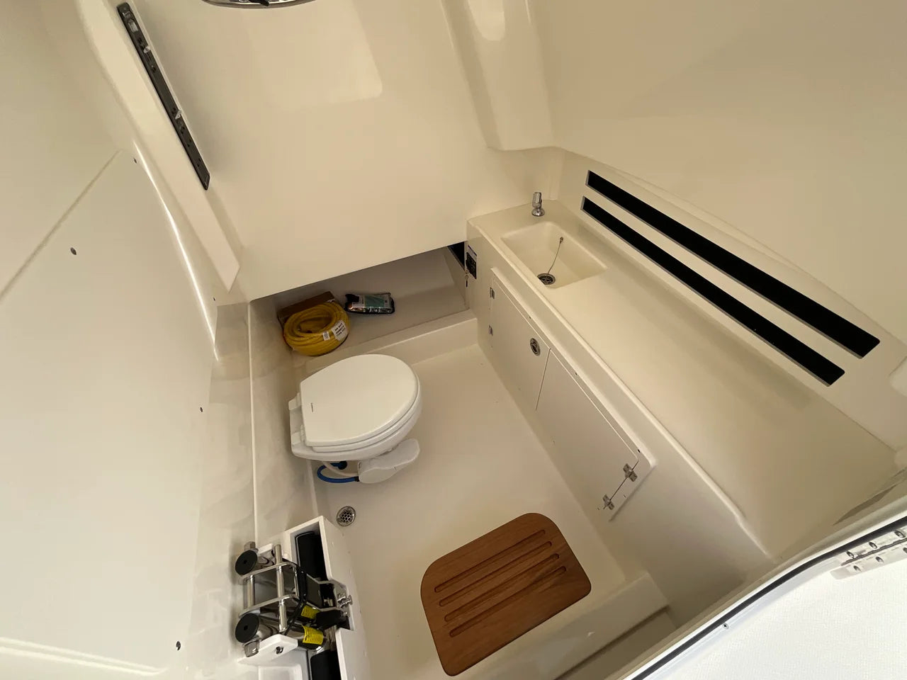 2026 Boston Whaler 330 Outrage 33.0 feet, Jacksonville Beach, Florida #26