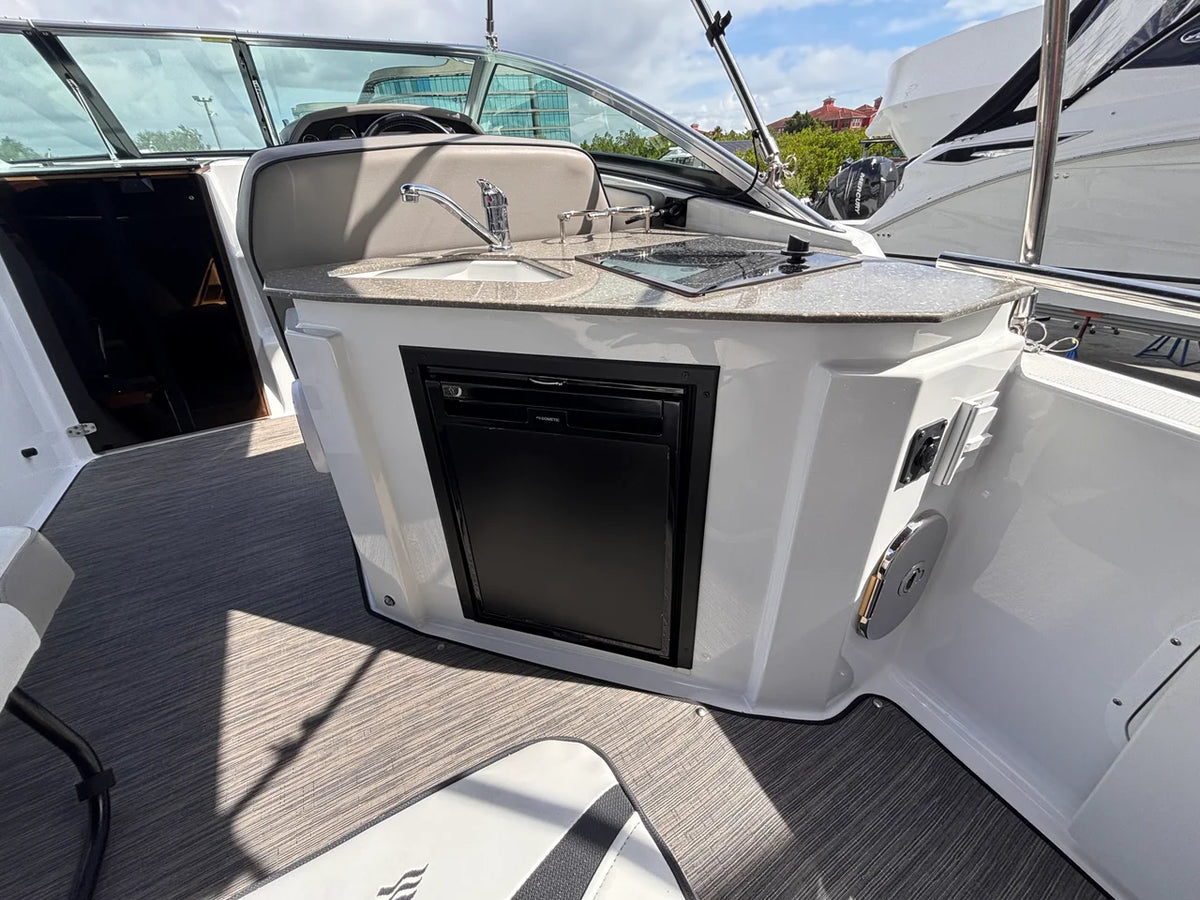 2022 Four Winns 255 VISTA 25.0 feet, Clearwater, Florida #8