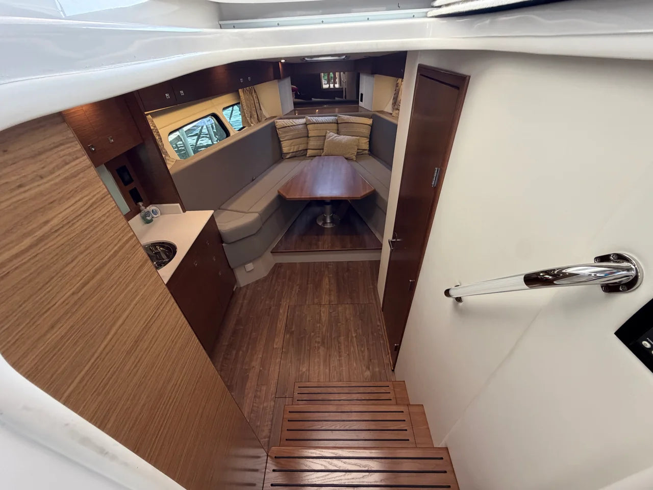 2015 Cruisers Yachts 390 EXPRESS COUPE 39.0 feet, Excelsior, Minnesota #11