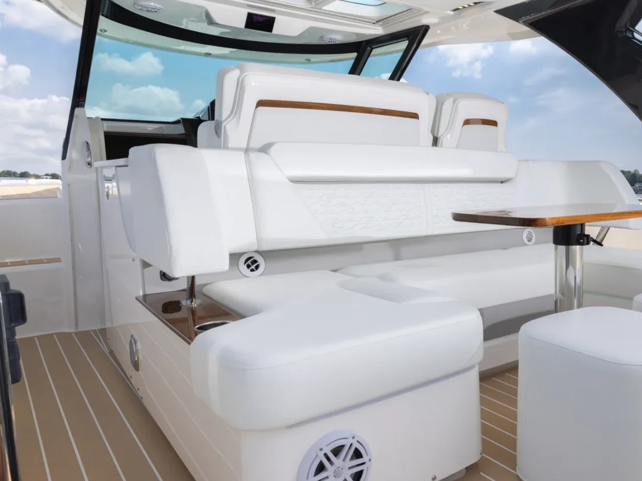 2026 Tiara Yachts 39 LS 39.0 feet, Inuvik, Northwest Territories #7