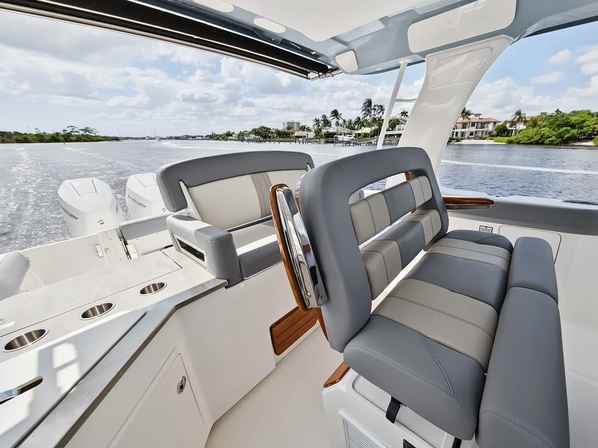 2025 Boston Whaler 350 REALM 35.0 feet, Stuart, Florida #69