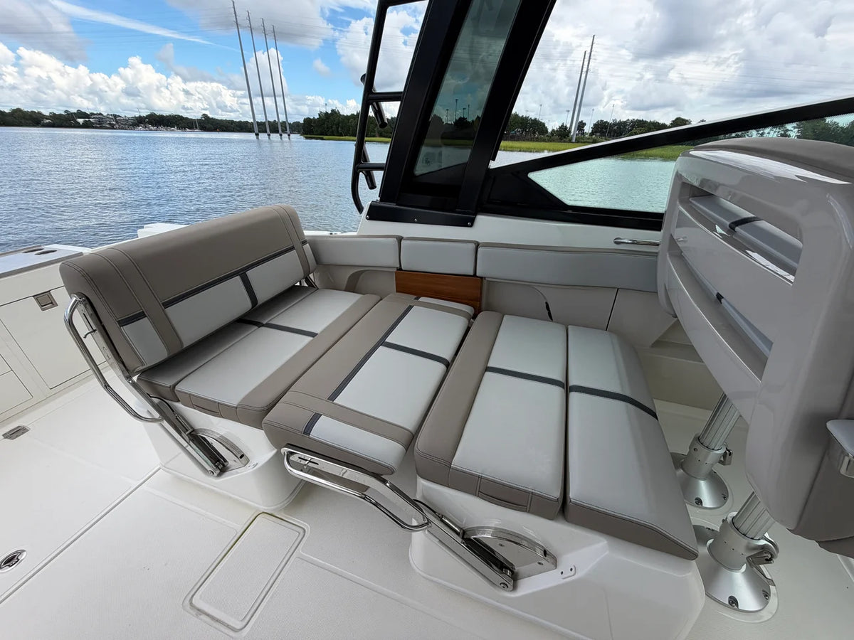 2026 Boston Whaler 330 Vantage 33.0 feet, Charleston, SC #30
