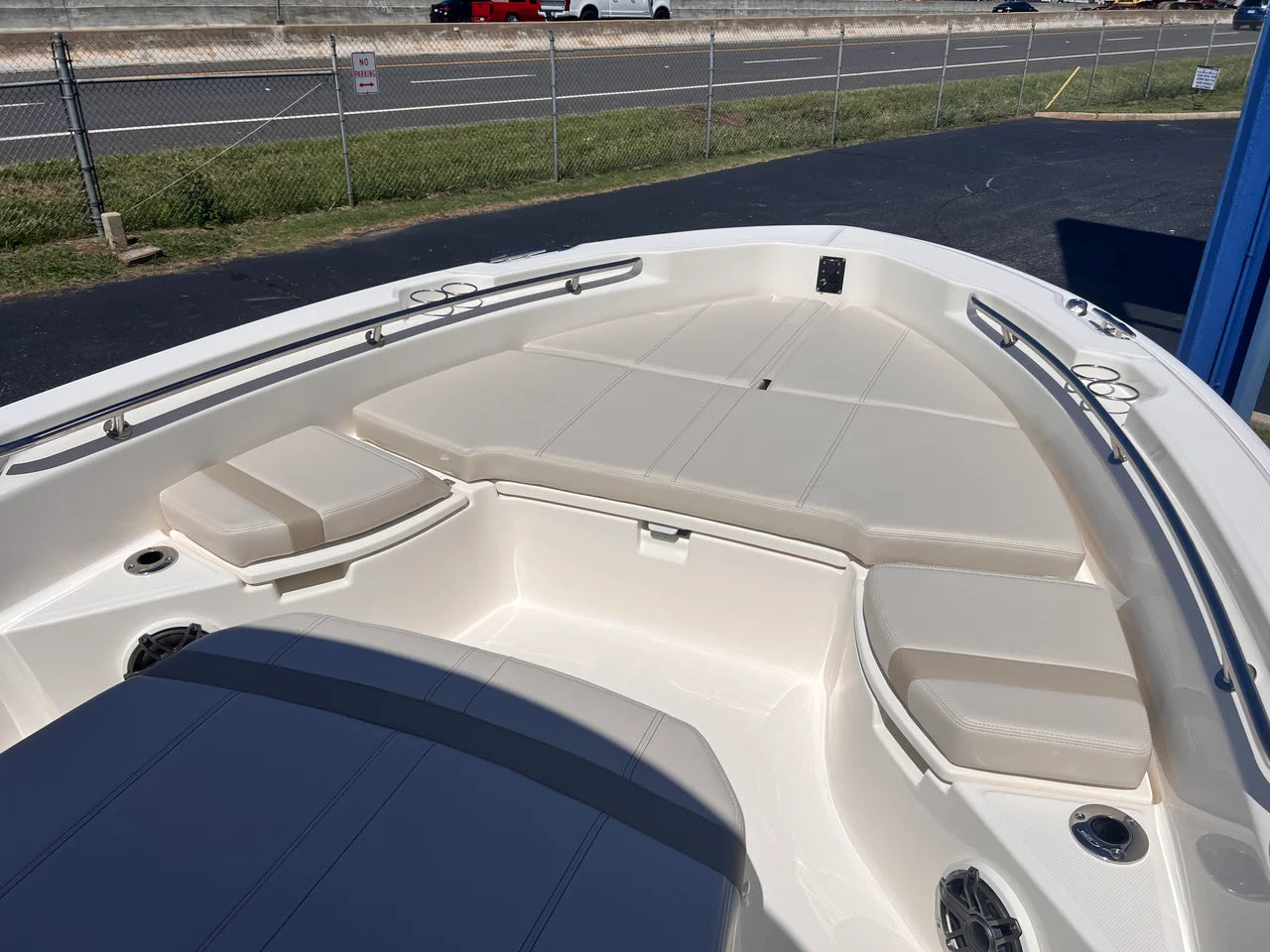 2026 Boston Whaler 250 Dauntless 25.0 feet, Greenville, SC #3