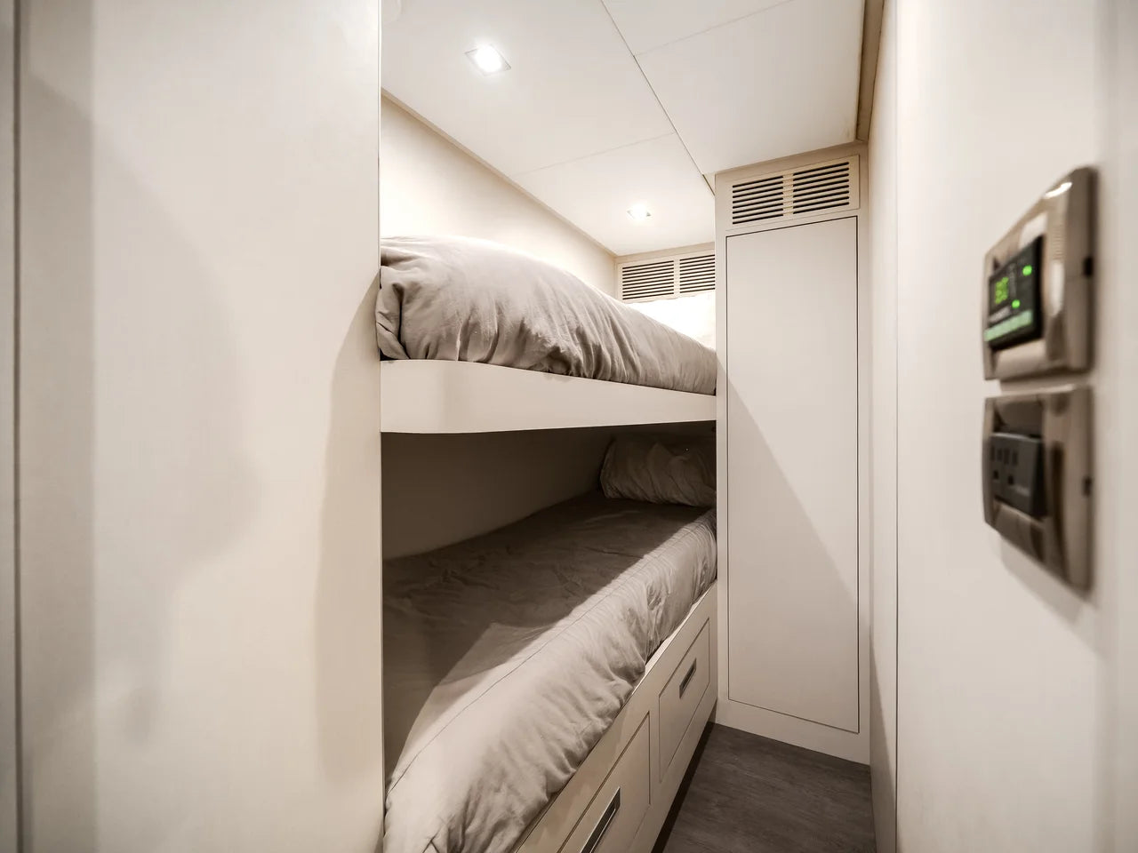 2023 Ocean Alexander 27R 88.0 feet, Ocean Reef, FL #133