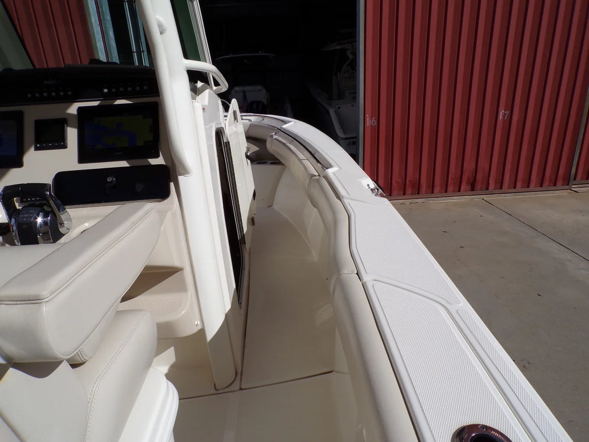 2019 Boston Whaler 250 OUTRAGE 25.0 feet, Naples, FL #37